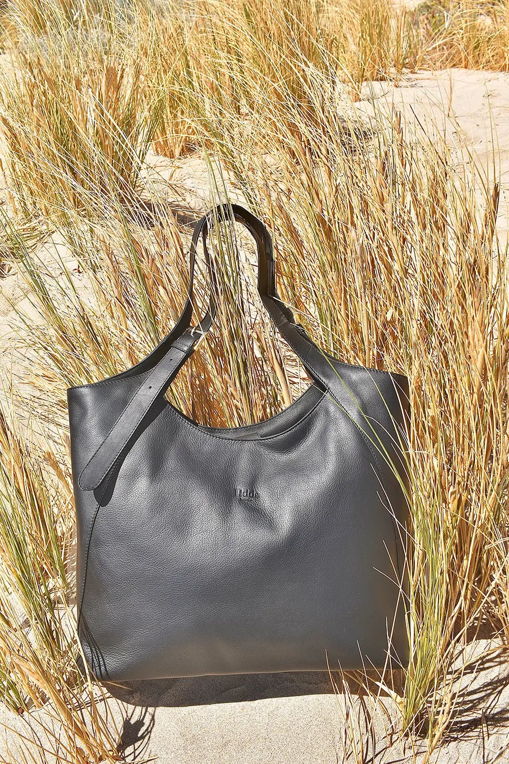 Margaret Tote in Black — Oralua
