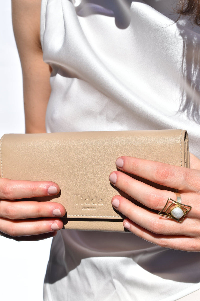 Ningaloo Wallet in Sand / Sabbia — Oralua